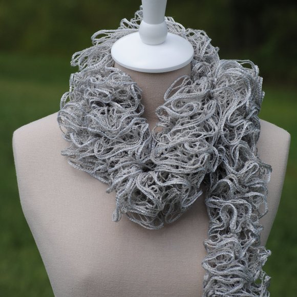 Crochet Gray with Silver Lining Ruffle Scarf/New - Picture 2 of 3